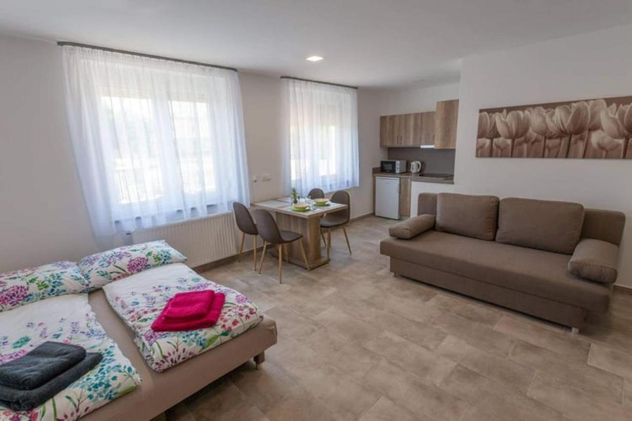 Mona Apartman シャールヴァール エクステリア 写真