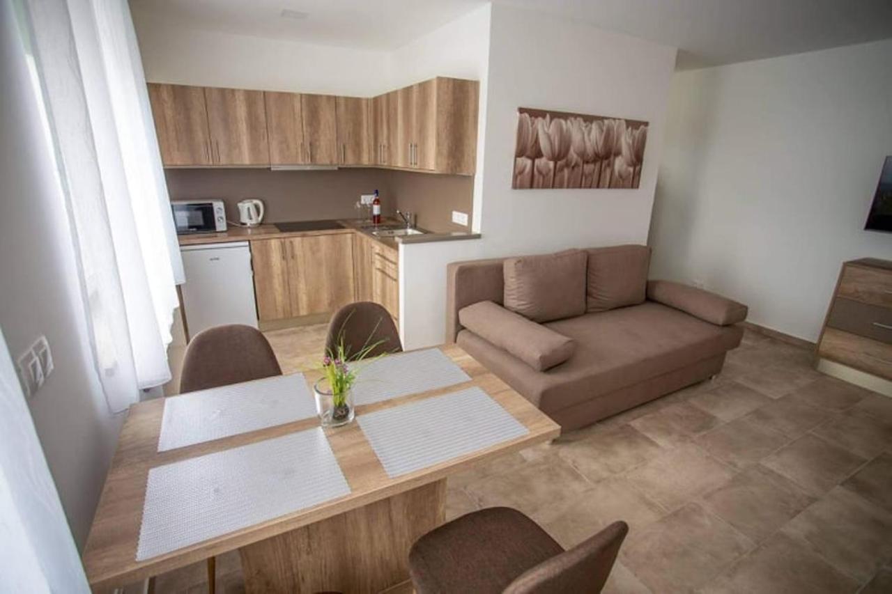 Mona Apartman シャールヴァール エクステリア 写真